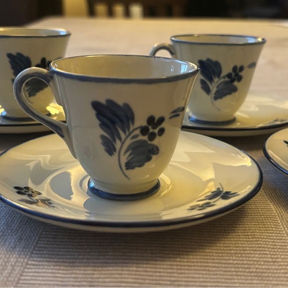 Set of 4 Delft Blue demitasse cups with saucers